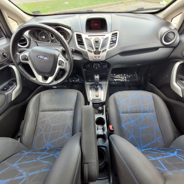 2013 Ford Fiesta Image 15