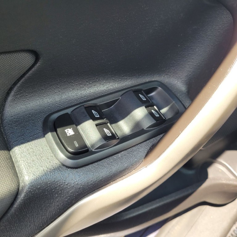 2013 Ford Fiesta Image 16