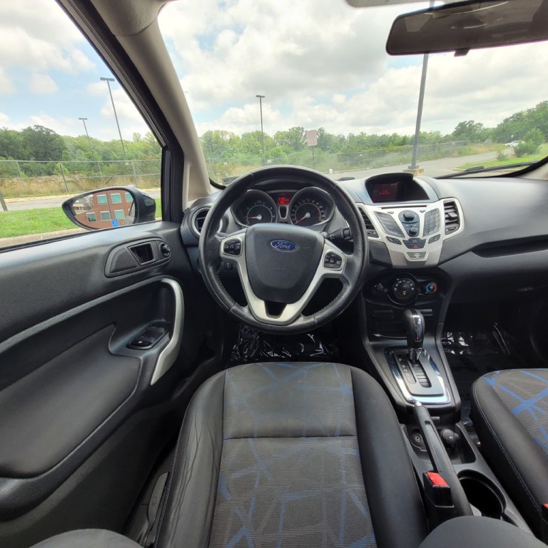 2013 Ford Fiesta Image 17