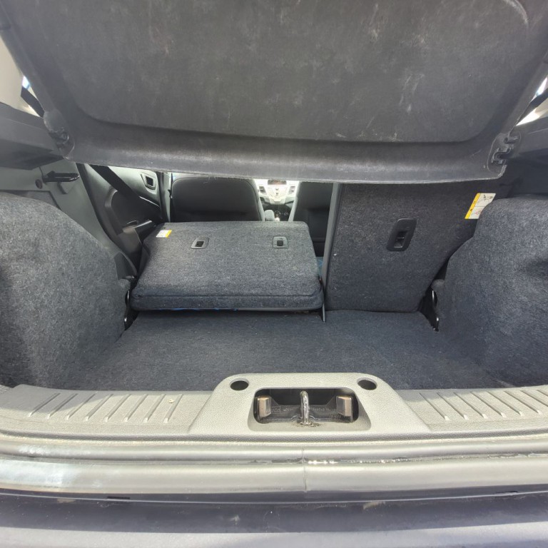 2013 Ford Fiesta Image 24