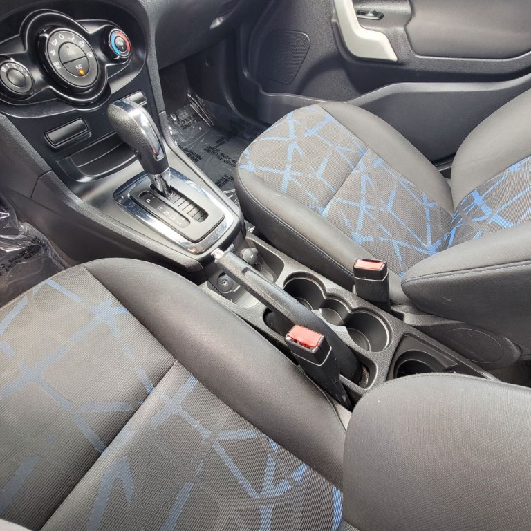 2013 Ford Fiesta Image 38