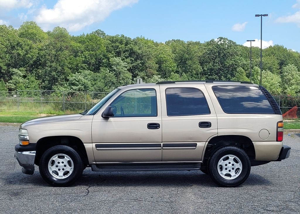 2005 Chevrolet Tahoe Image 2
