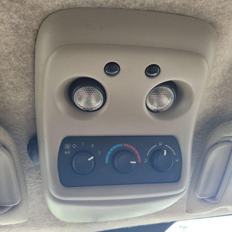 2005 Chevrolet Tahoe Image 10