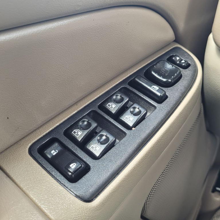 2005 Chevrolet Tahoe Image 11