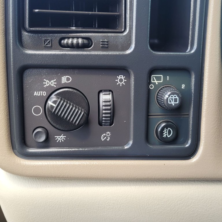 2005 Chevrolet Tahoe Image 16