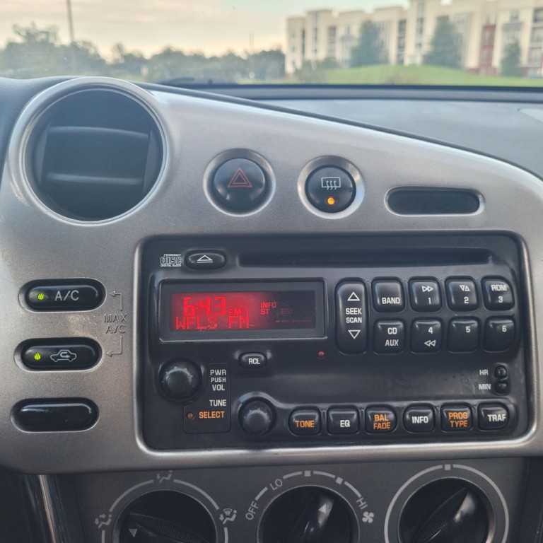 2004 Pontiac Vibe Image 16