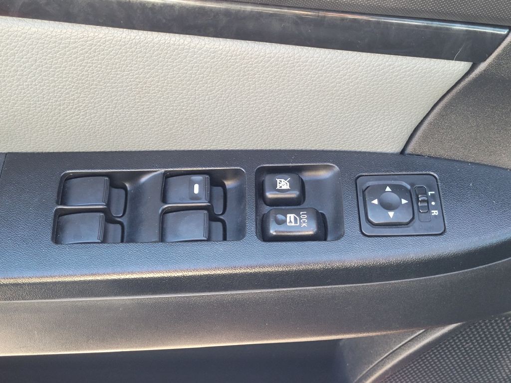 2011 Mitsubishi Galant Image 9