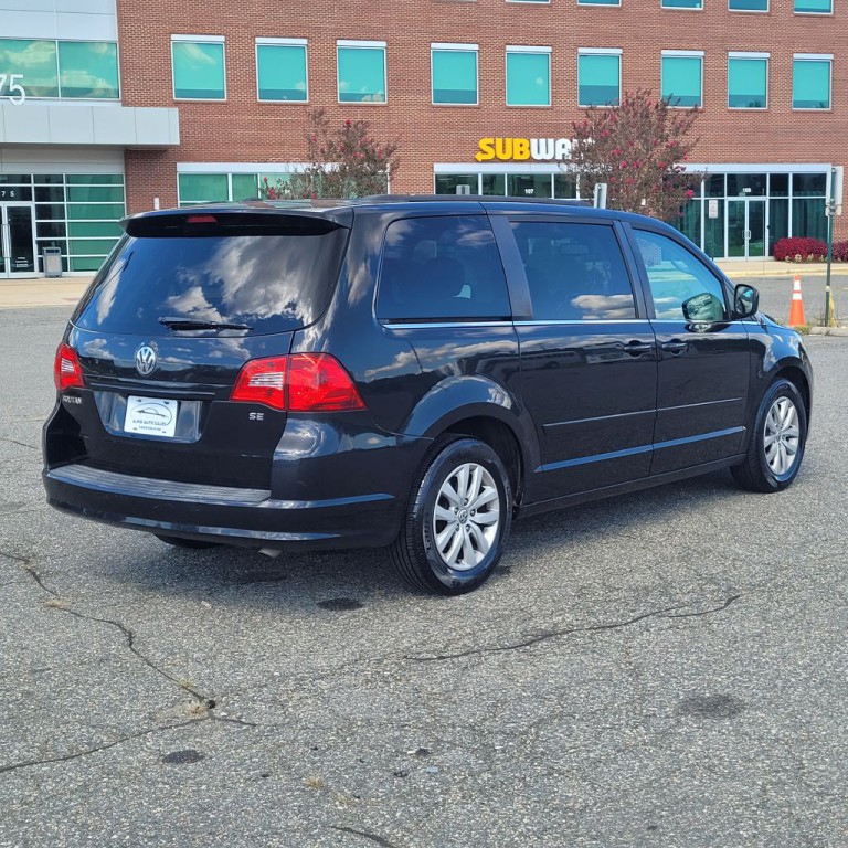 2014 Volkswagen Routan Image 5
