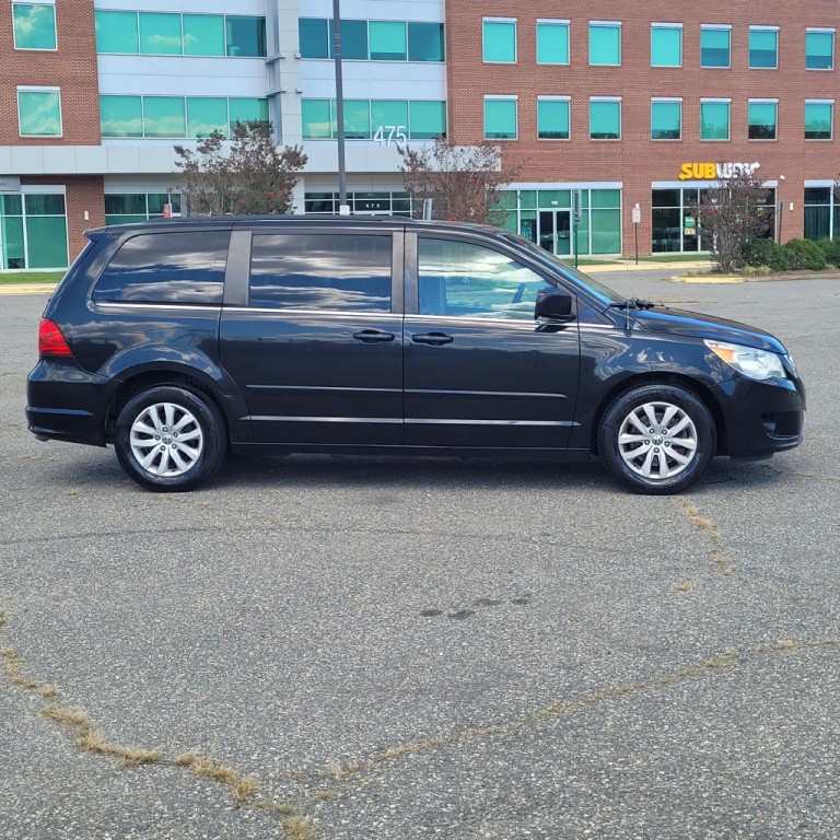2014 Volkswagen Routan Image 6