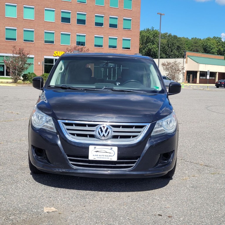 2014 Volkswagen Routan Image 8