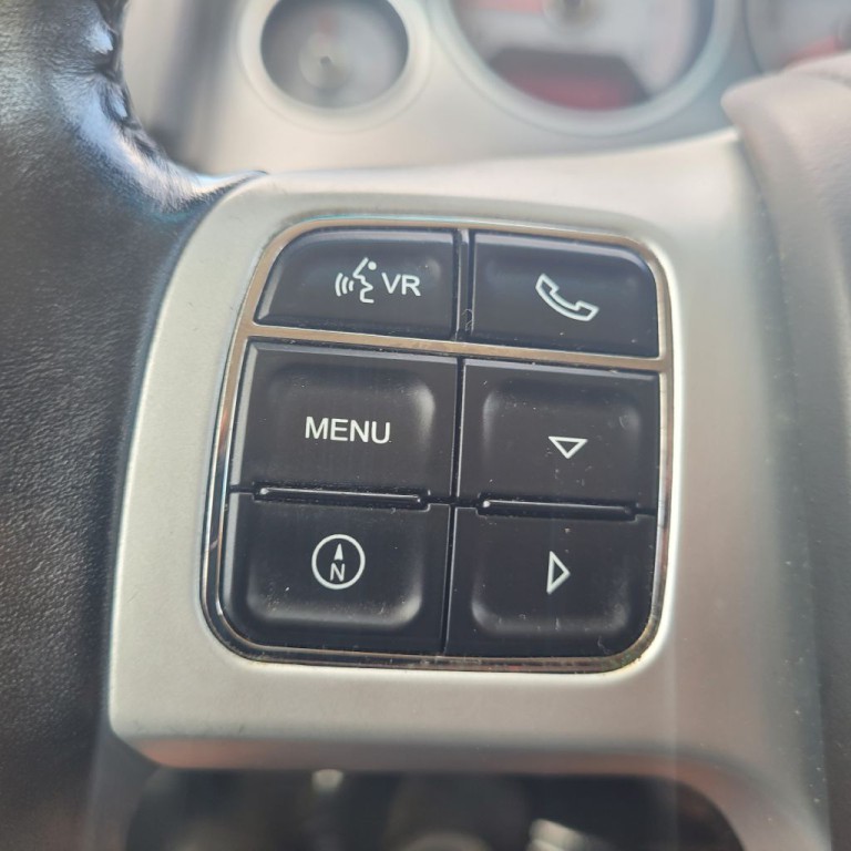 2014 Volkswagen Routan Image 12