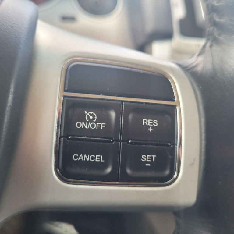 2014 Volkswagen Routan Image 14