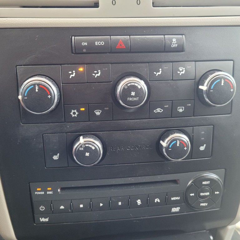 2014 Volkswagen Routan Image 15