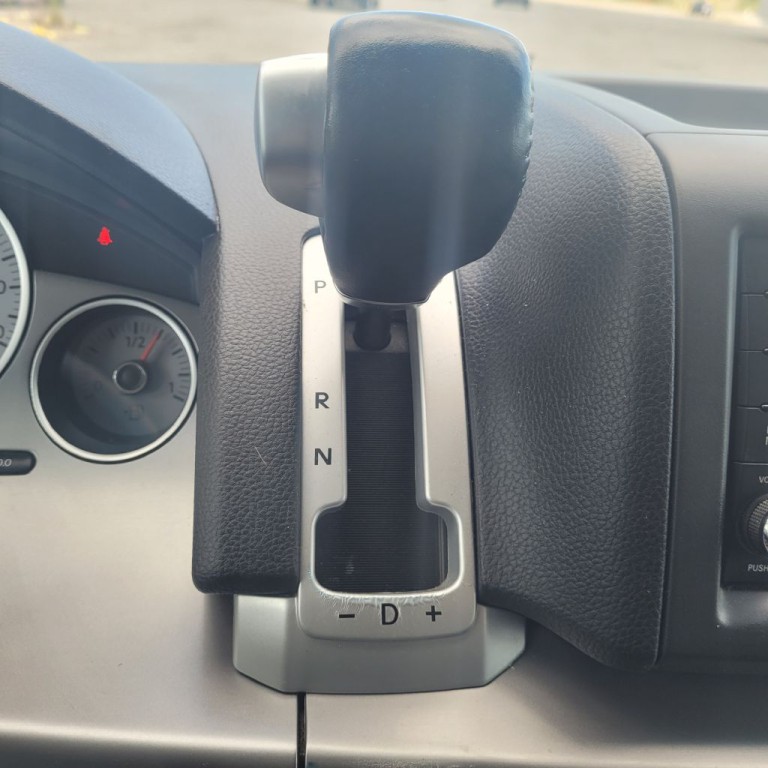 2014 Volkswagen Routan Image 16