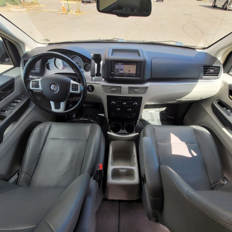 2014 Volkswagen Routan Image 18