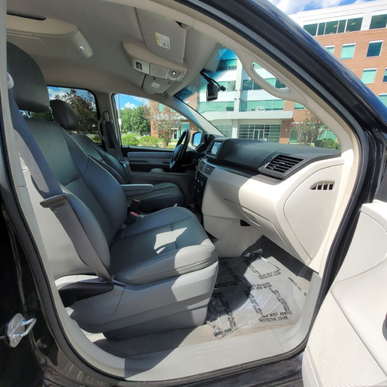 2014 Volkswagen Routan Image 19