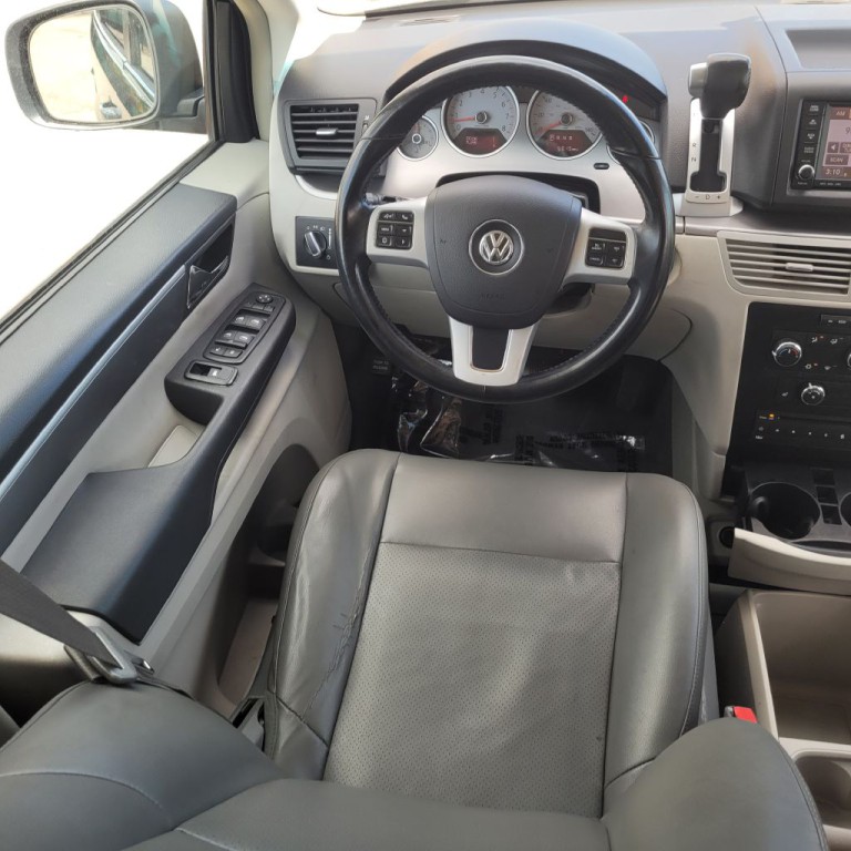 2014 Volkswagen Routan Image 21