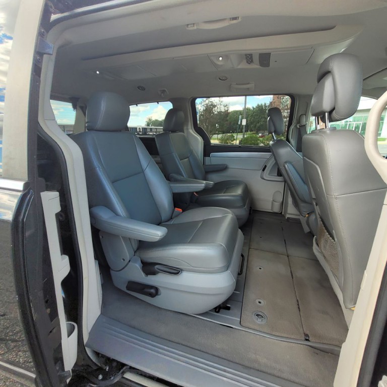 2014 Volkswagen Routan Image 22