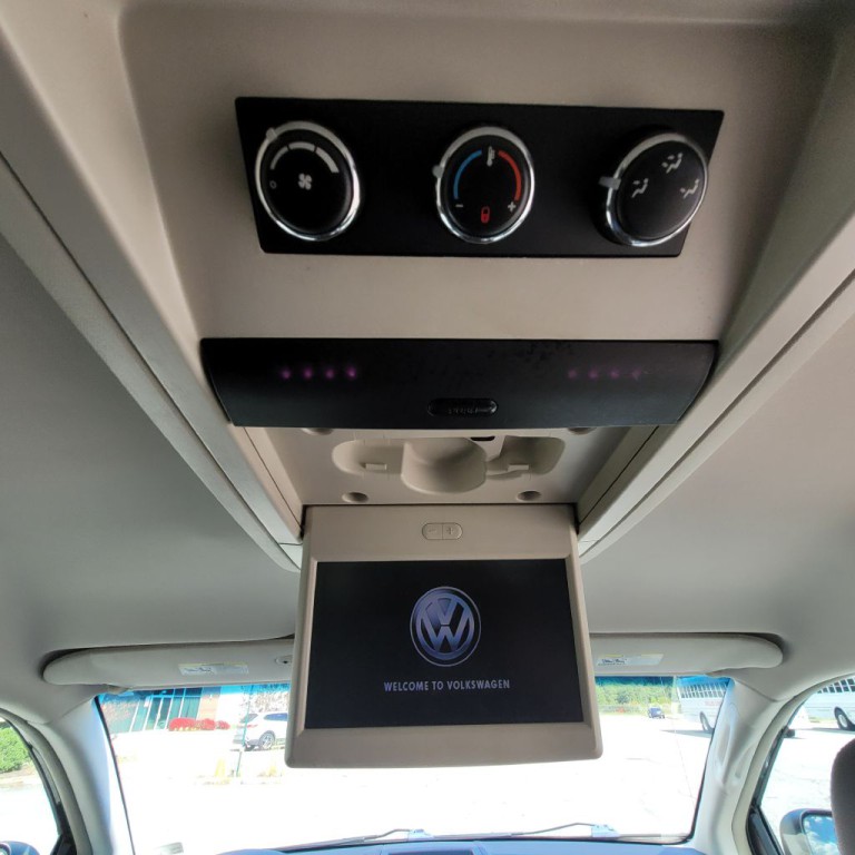 2014 Volkswagen Routan Image 24