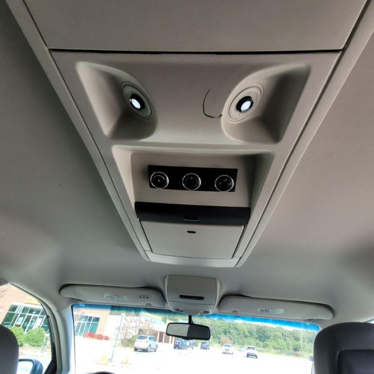 2014 Volkswagen Routan Image 27