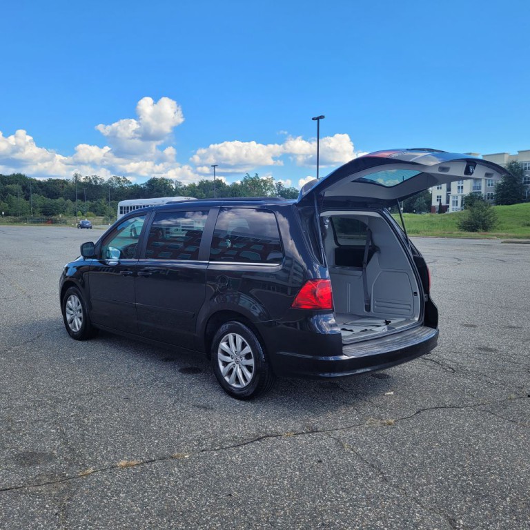 2014 Volkswagen Routan Image 28