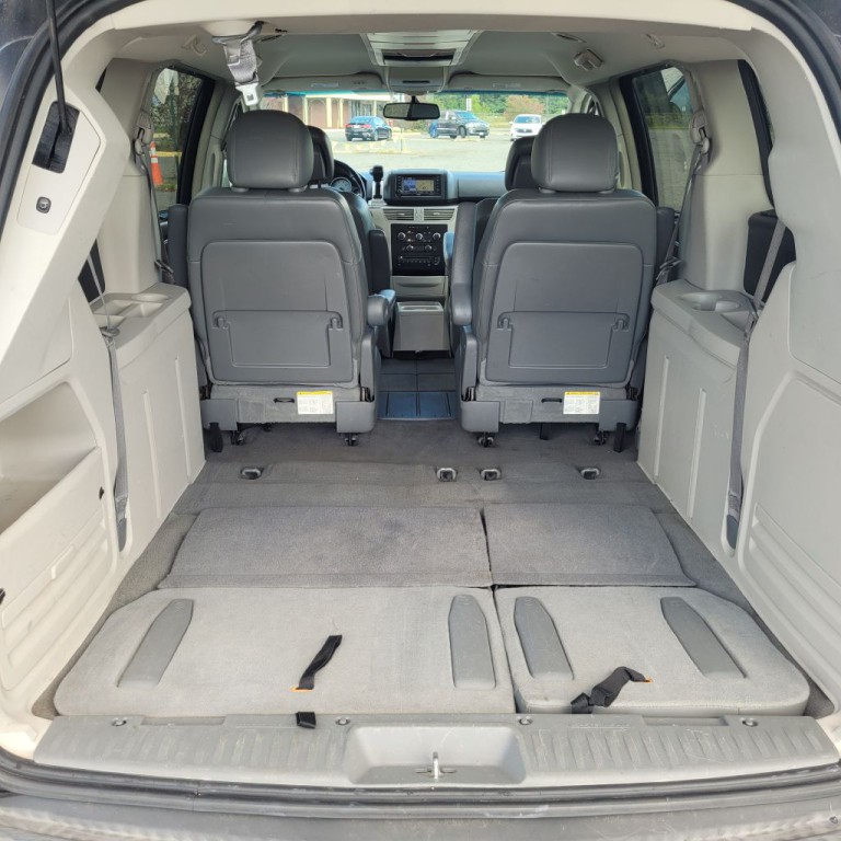 2014 Volkswagen Routan Image 29