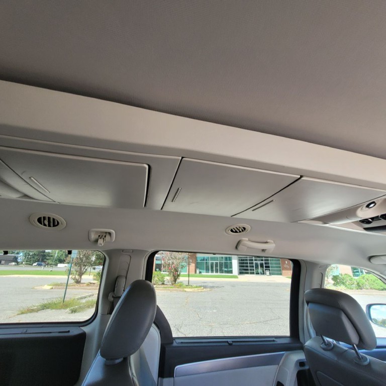 2014 Volkswagen Routan Image 30