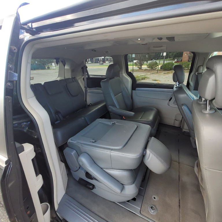 2014 Volkswagen Routan Image 31