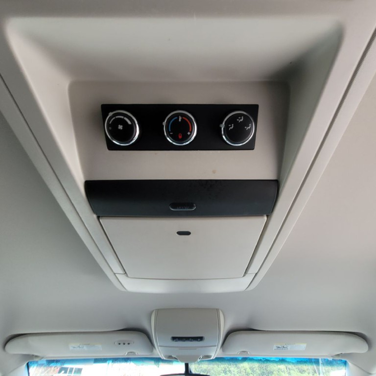2014 Volkswagen Routan Image 32