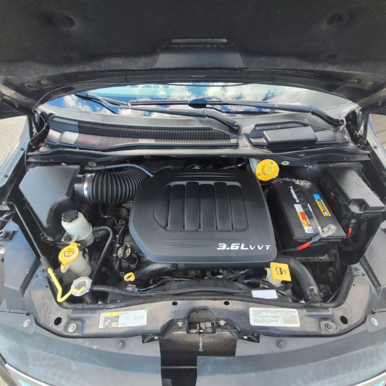 2014 Volkswagen Routan Image 34