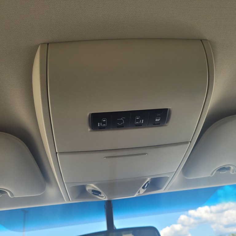 2014 Volkswagen Routan Image 35