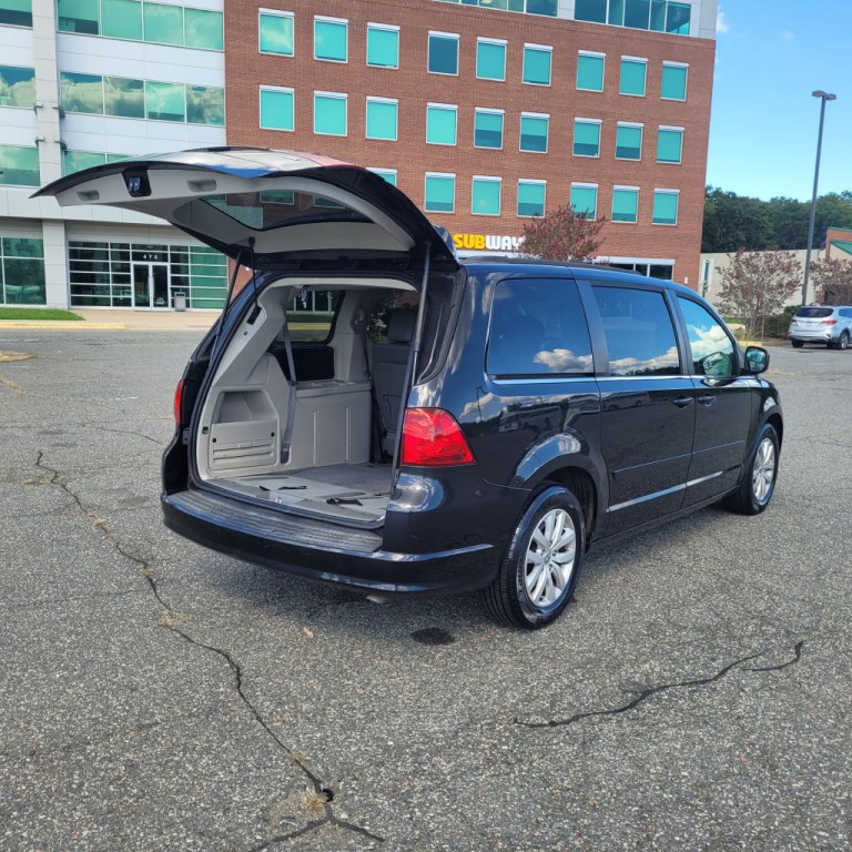 2014 Volkswagen Routan Image 36