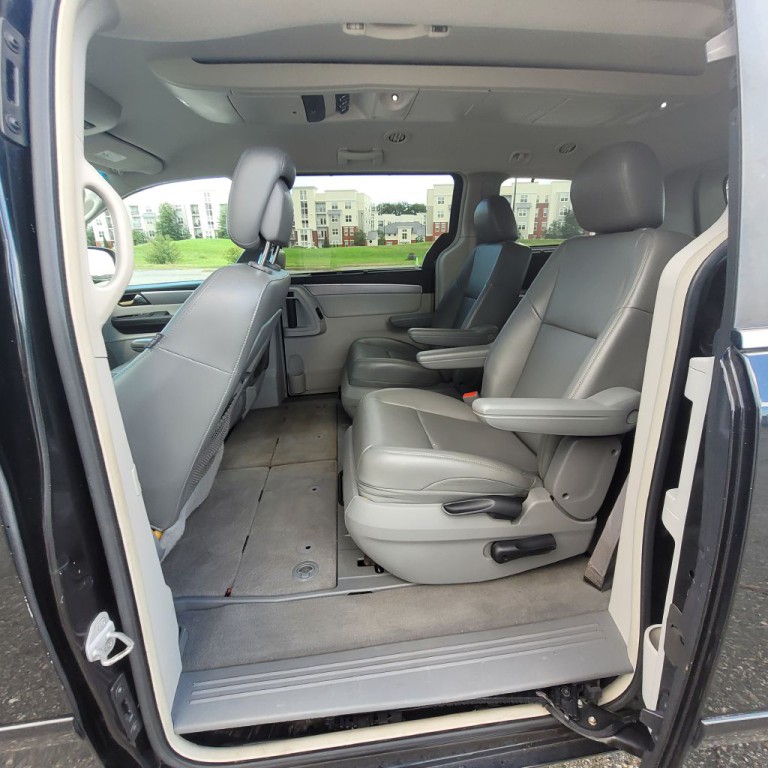 2014 Volkswagen Routan Image 39