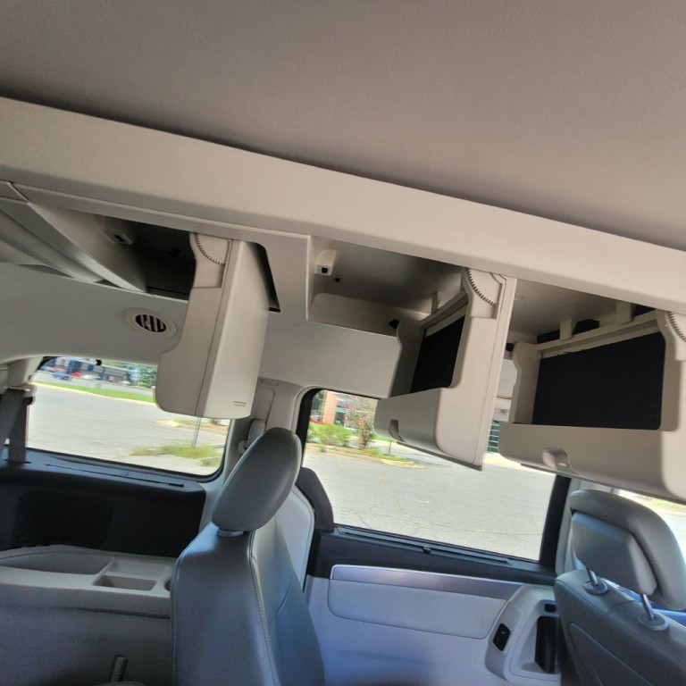 2014 Volkswagen Routan Image 40