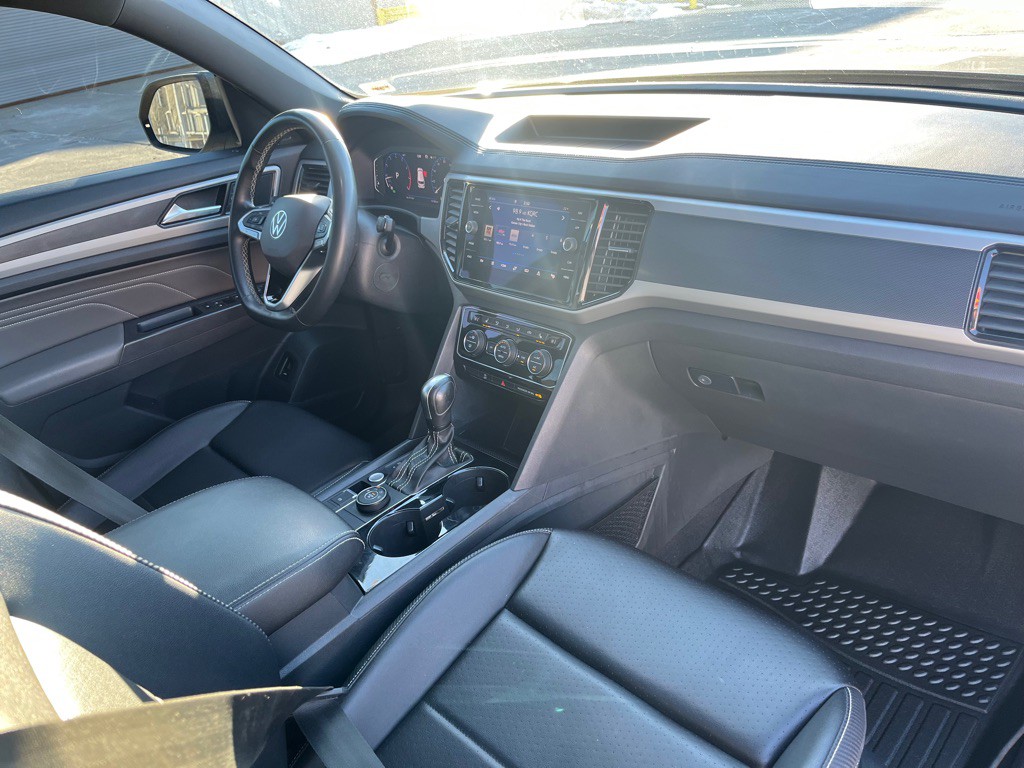 2021 Volkswagen Atlas Cross Sport Image 3