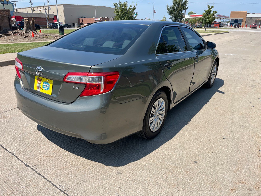 2013 Toyota Camry Image 6