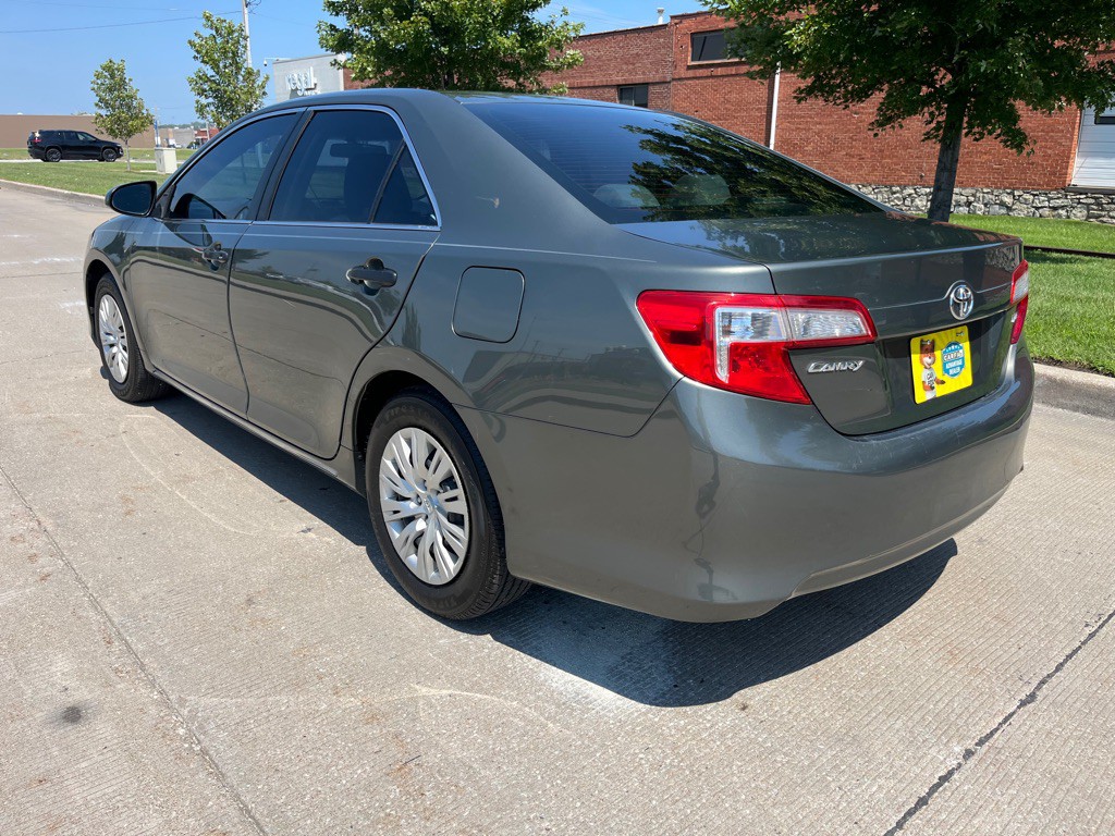 2013 Toyota Camry Image 8