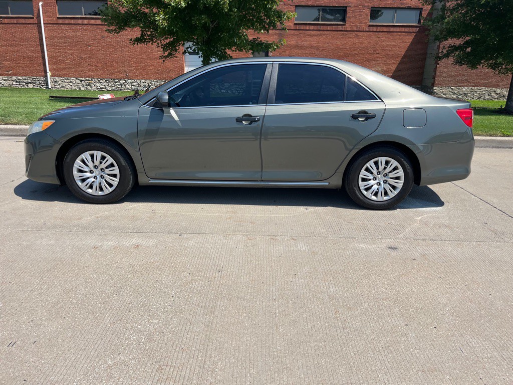 2013 Toyota Camry Image 10