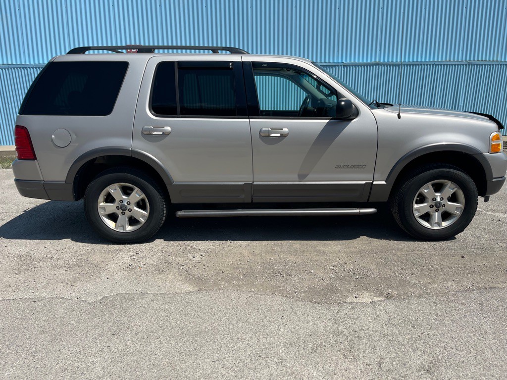 2004 Ford Explorer Image 2