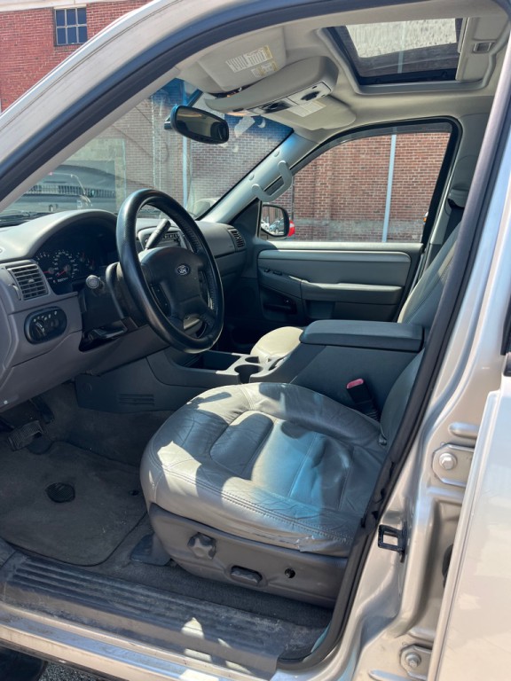 2004 Ford Explorer Image 4