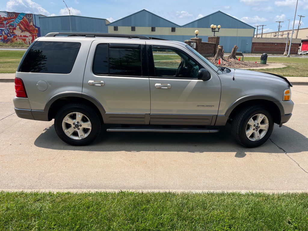 2004 Ford Explorer Image 7