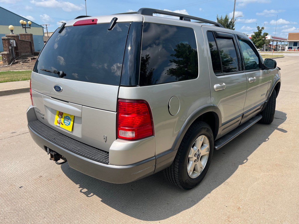 2004 Ford Explorer Image 11