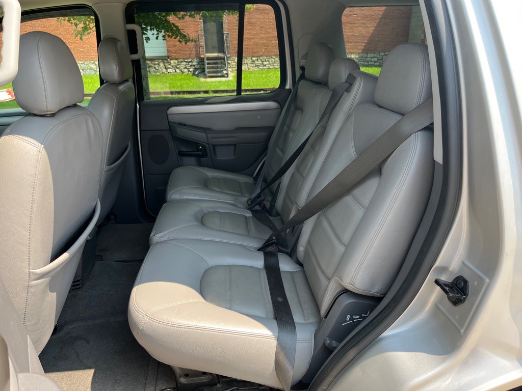 2004 Ford Explorer Image 15