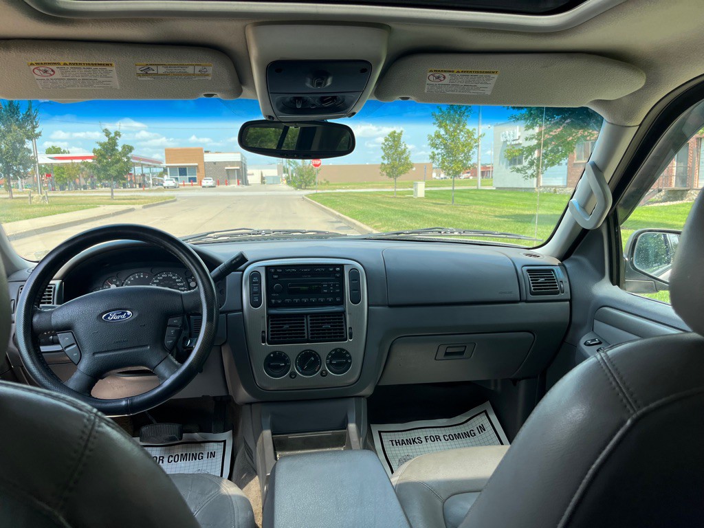 2004 Ford Explorer Image 18