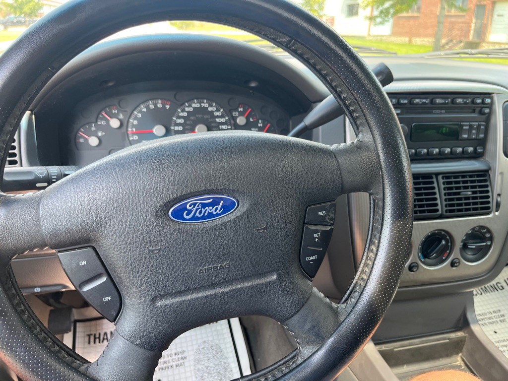 2004 Ford Explorer Image 20