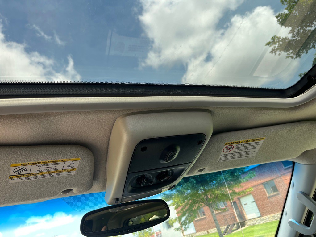 2004 Ford Explorer Image 21