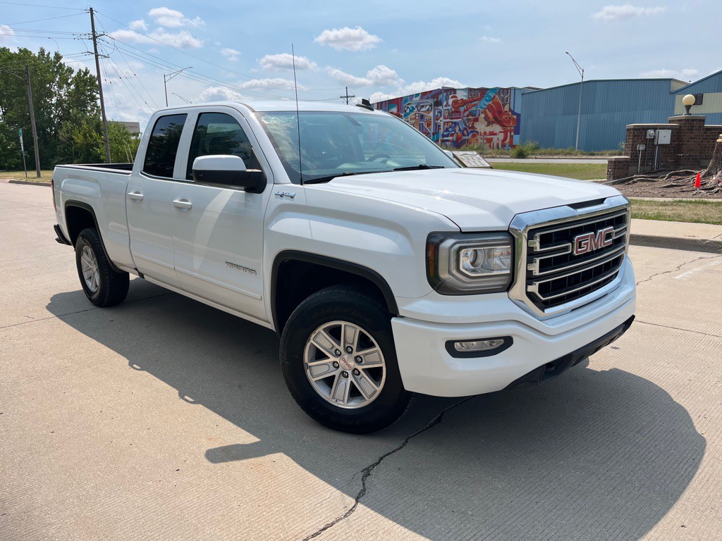 2018 GMC Sierra Image 1