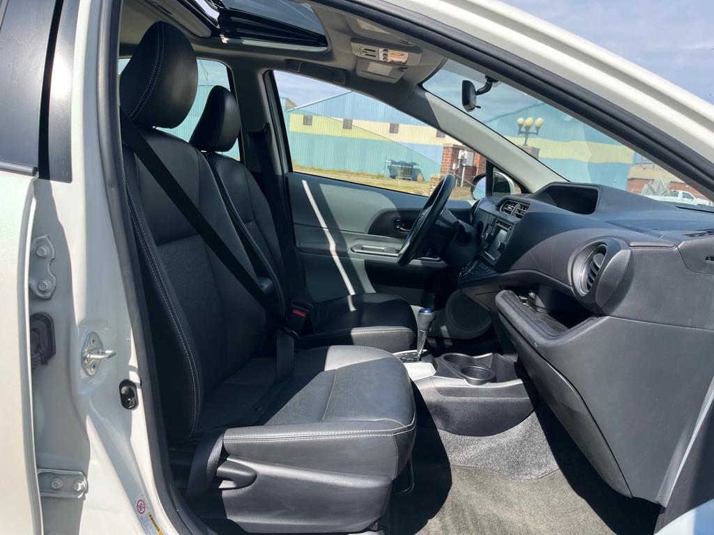 2013 Toyota Prius Image 3