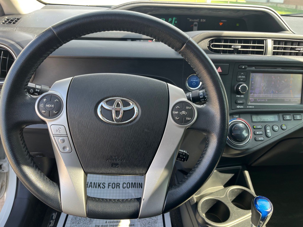 2013 Toyota Prius Image 13