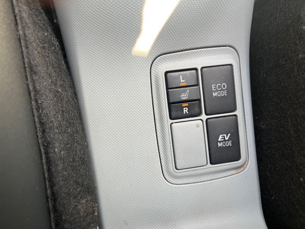 2013 Toyota Prius Image 15
